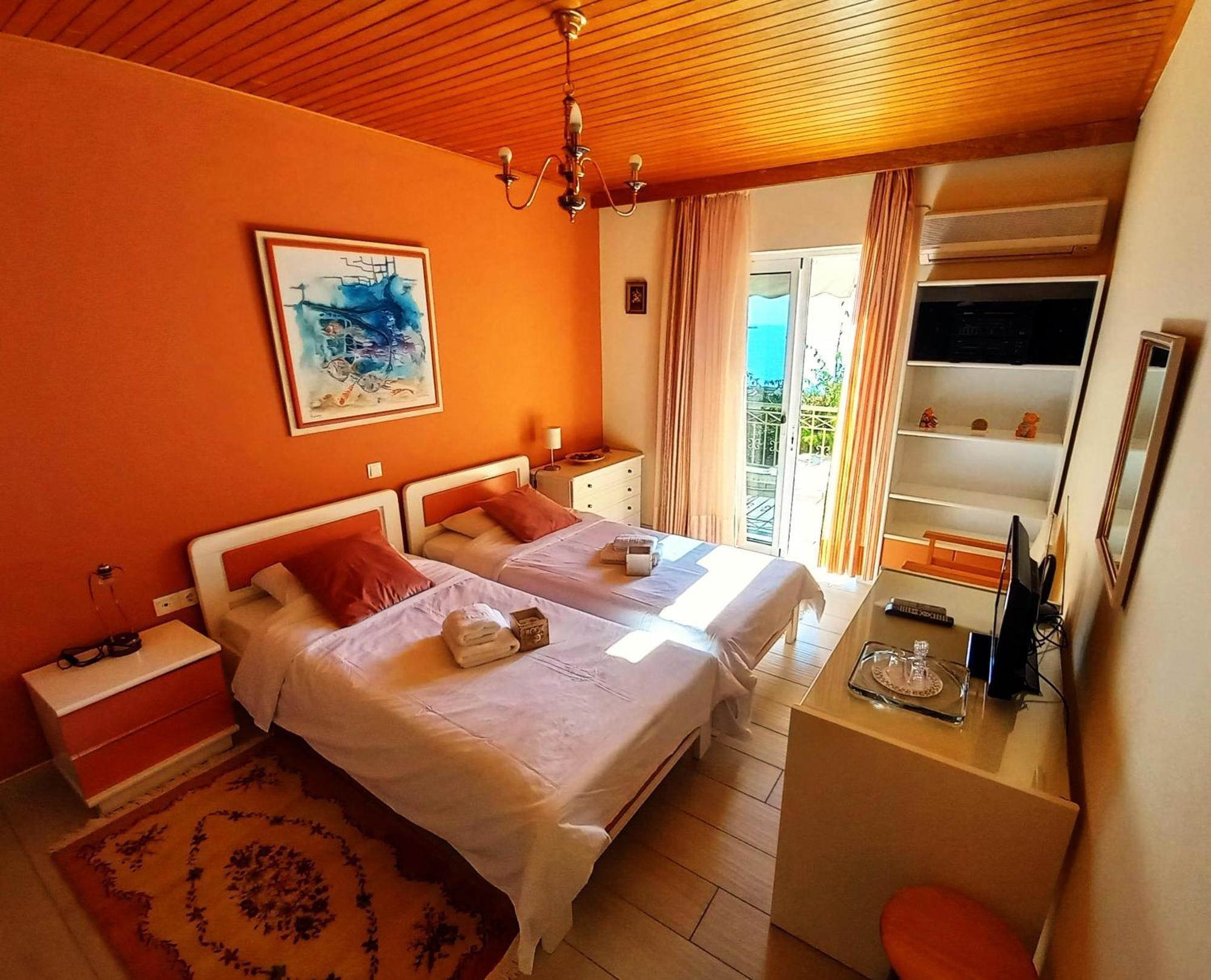 Agia Marina  Villa "Eva" - Entire Beachfront Holiday Home - 4S מראה חיצוני תמונה