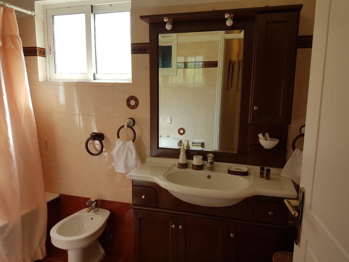 Agia Marina  Villa "Eva" - Entire Beachfront Holiday Home - 4S מראה חיצוני תמונה