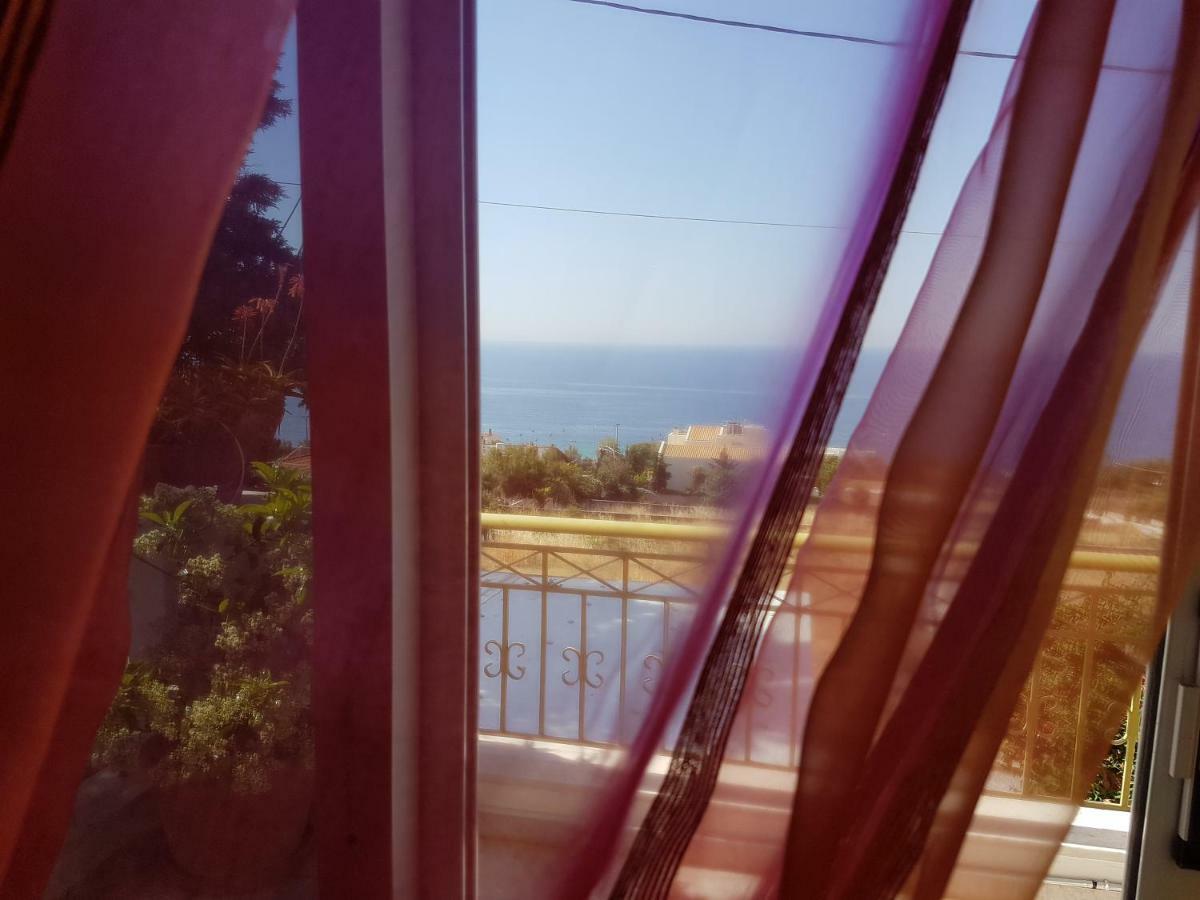 Agia Marina  Villa "Eva" - Entire Beachfront Holiday Home - 4S מראה חיצוני תמונה