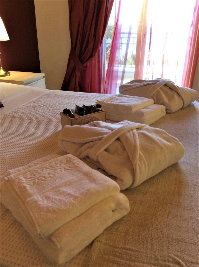 Agia Marina  Villa "Eva" - Entire Beachfront Holiday Home - 4S מראה חיצוני תמונה