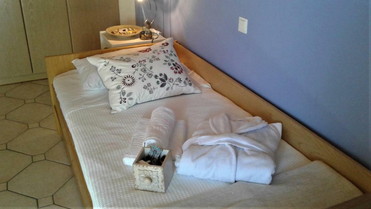 Agia Marina  Villa "Eva" - Entire Beachfront Holiday Home - 4S מראה חיצוני תמונה