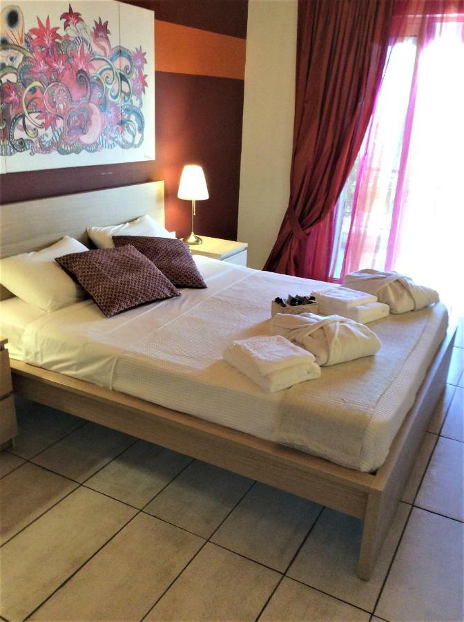 Agia Marina  Villa "Eva" - Entire Beachfront Holiday Home - 4S מראה חיצוני תמונה